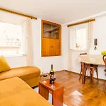 Jozomare Guest house
